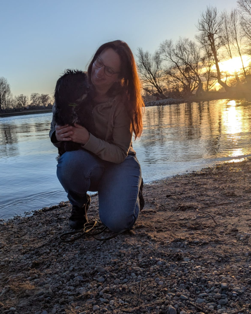 Verbundenheit und Vertrauen zwischen Mensch und Hund
